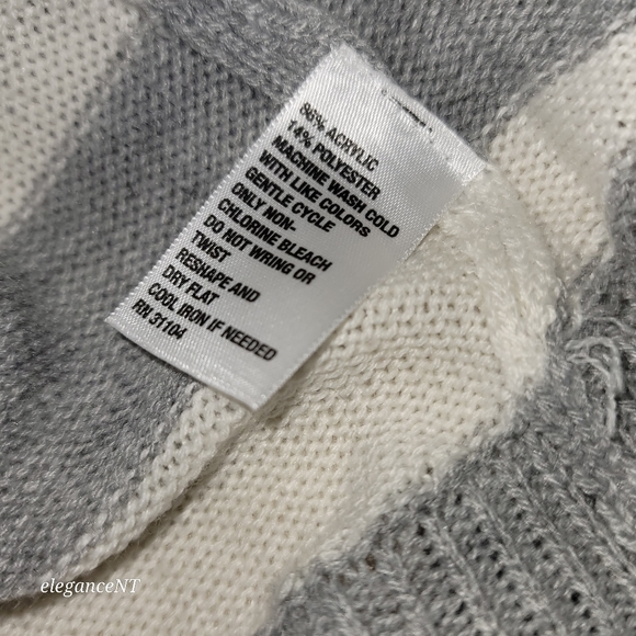 Red Camel Junior's Gray, White, Blue pattern Sweater Sz: M - Picture 9 of 9